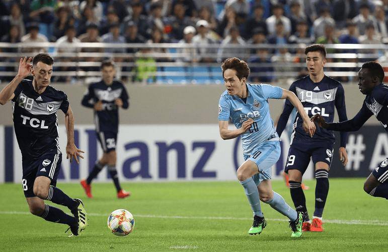 包含东京FC将与首尔FC争夺亚足联冠军联赛决赛资格的词条