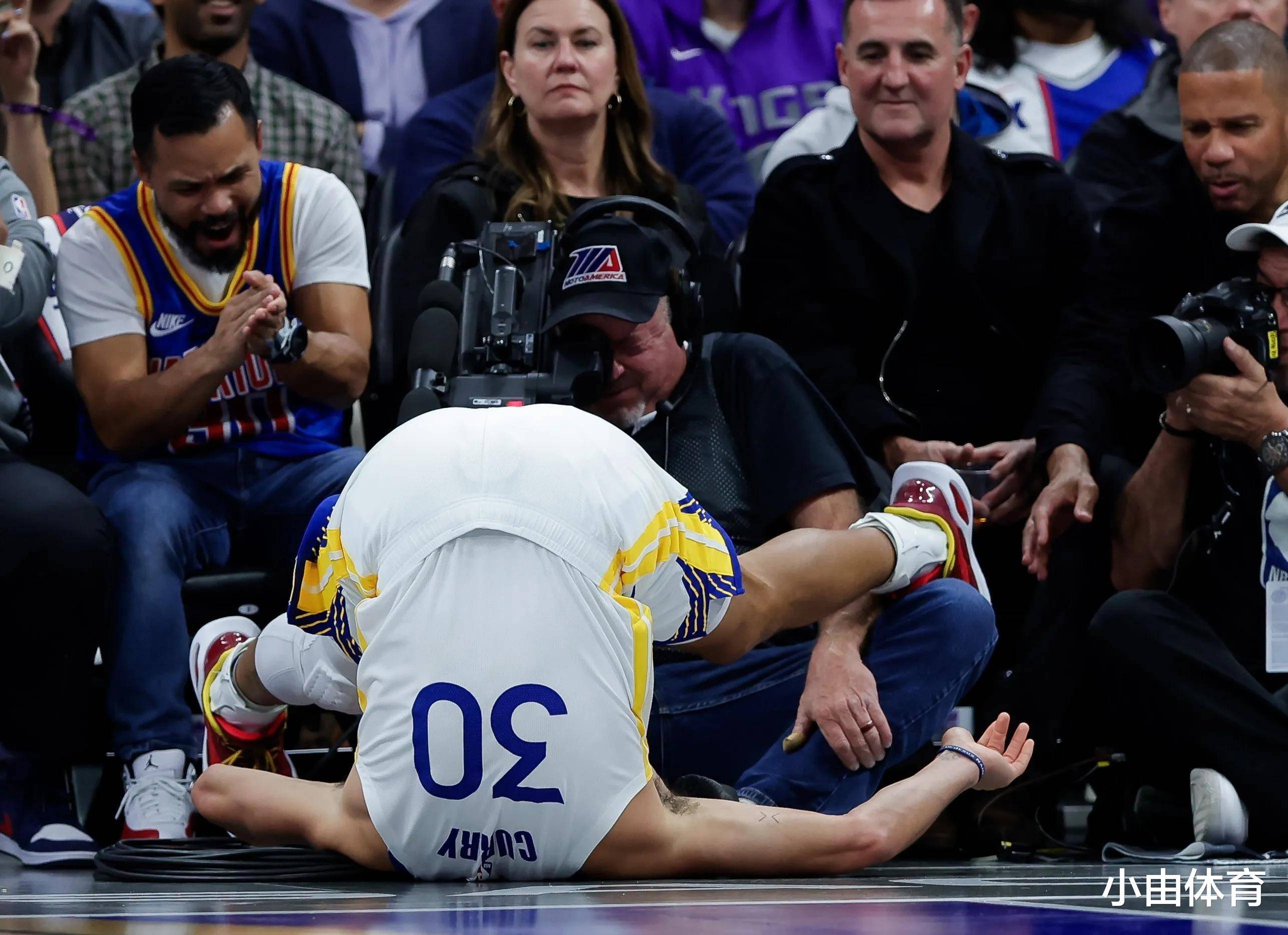 开云体育app-NBA球员闹内讧，球队气氛紧张不安