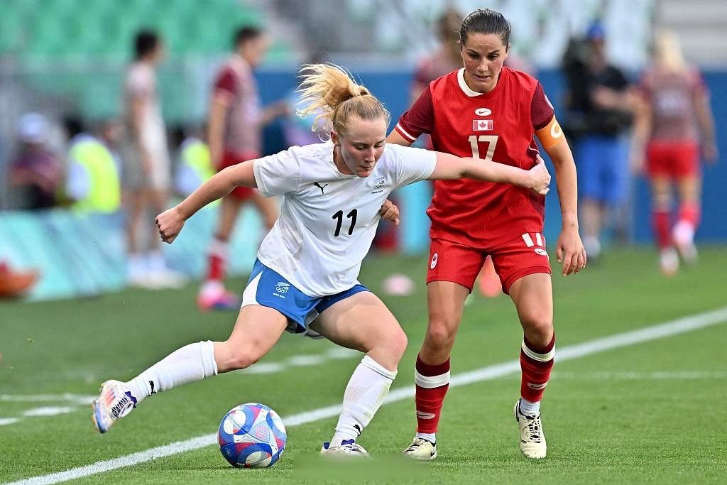 加拿大女足在比赛中脱颖而出 加拿大女足在比赛中脱颖而出