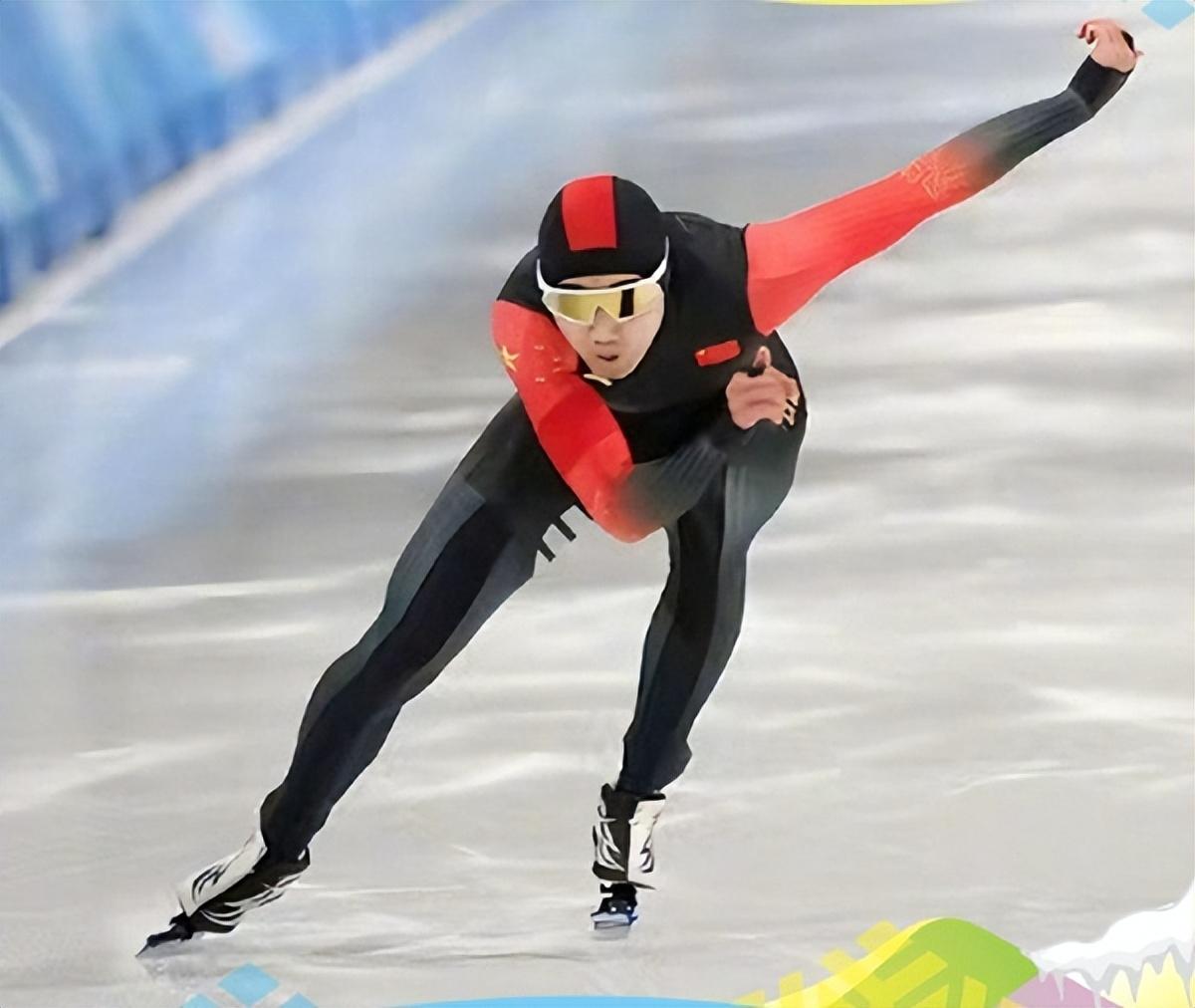 开云体育登录入口-美国选手在速滑滑冰赛场上表现抢眼，获奖赞